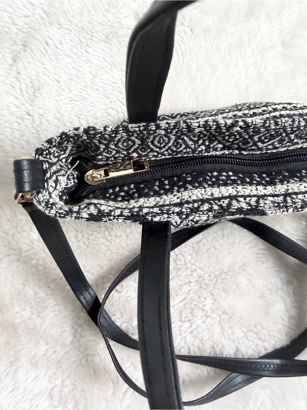 L.I.B New York. Black & Cream Woven Pattern Tote Bag with Removable Strap - Picture 8 of 9